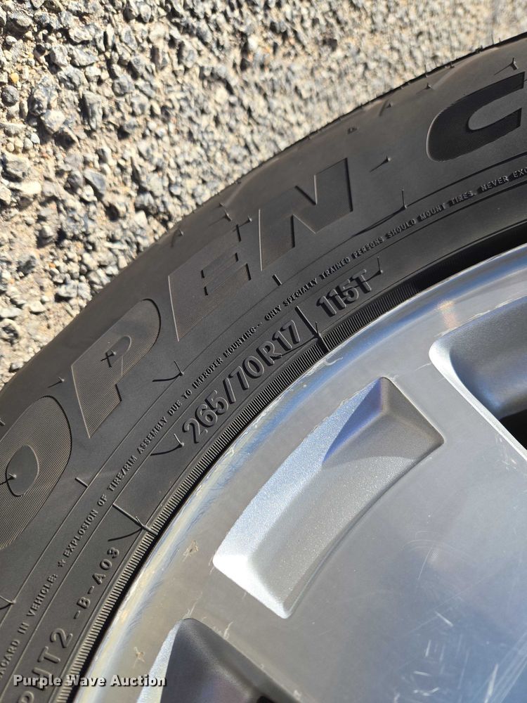 image for item ET5240 2012 Chevrolet Suburban SUV