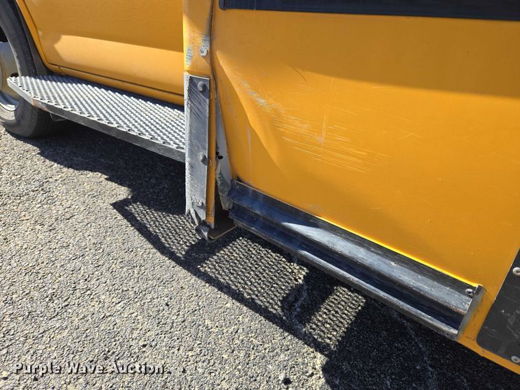 image for item ET5241 2014 Chevrolet Express school bus