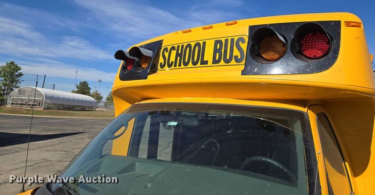 image for item ET5241 2014 Chevrolet Express school bus