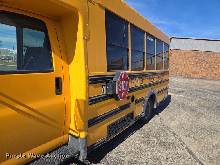 image for item ET5241 2014 Chevrolet Express school bus
