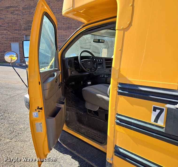 image for item ET5241 2014 Chevrolet Express school bus