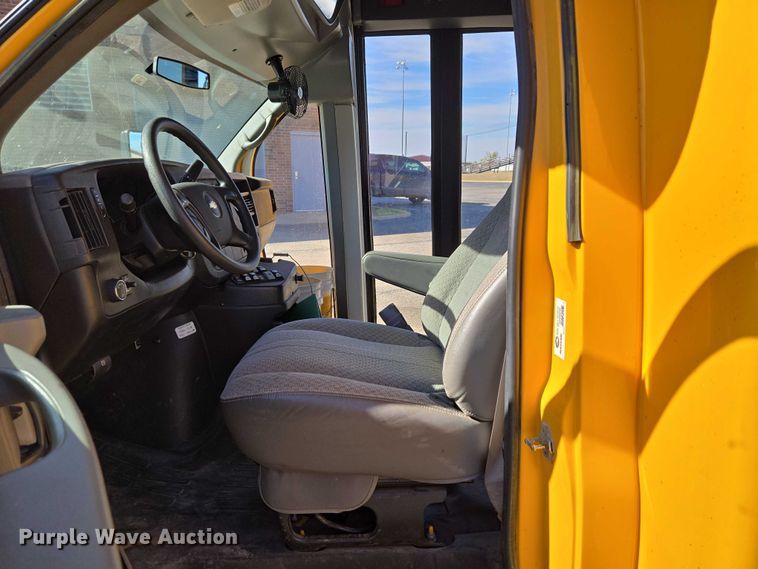 image for item ET5241 2014 Chevrolet Express school bus