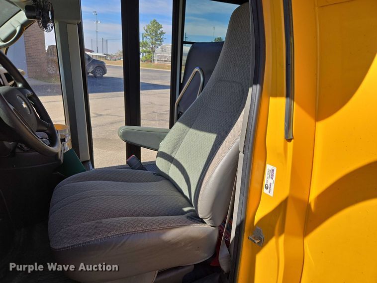 image for item ET5241 2014 Chevrolet Express school bus