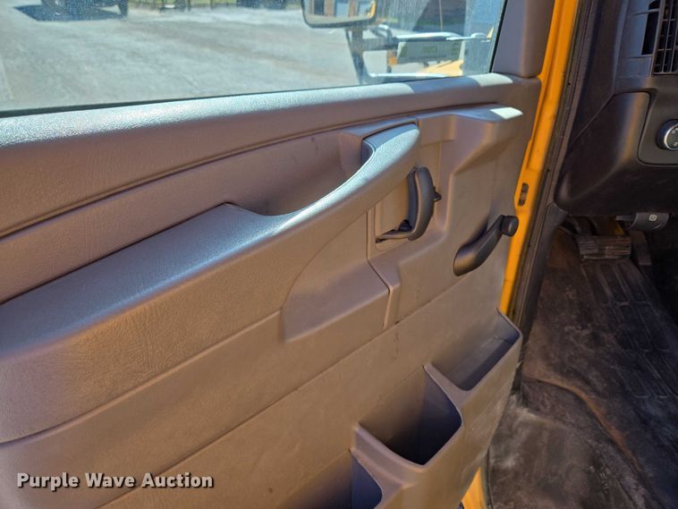 image for item ET5241 2014 Chevrolet Express school bus