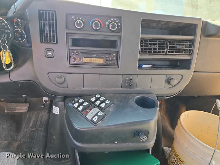 image for item ET5241 2014 Chevrolet Express school bus