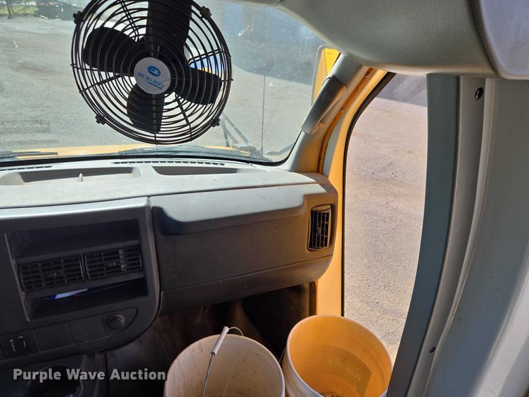 image for item ET5241 2014 Chevrolet Express school bus