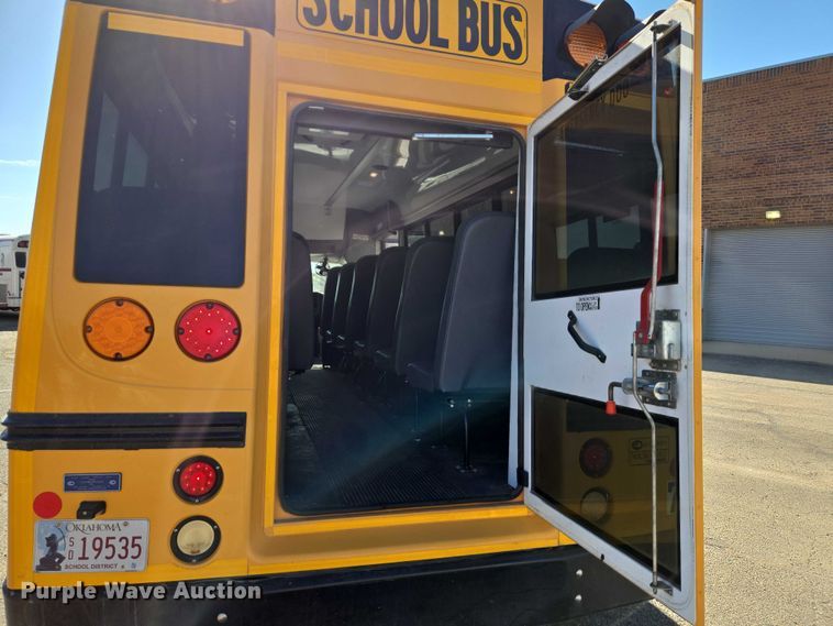 image for item ET5241 2014 Chevrolet Express school bus