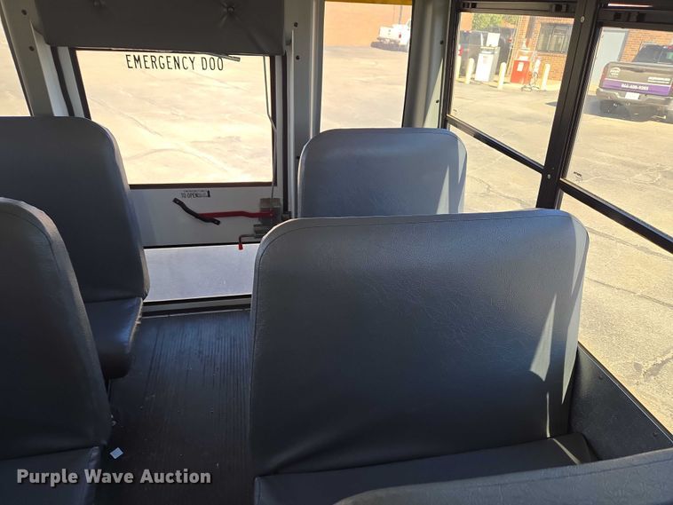 image for item ET5241 2014 Chevrolet Express school bus