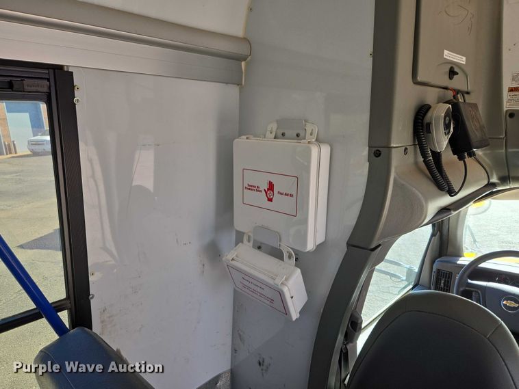 image for item ET5241 2014 Chevrolet Express school bus