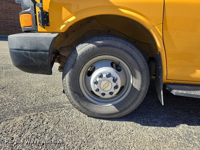 image for item ET5241 2014 Chevrolet Express school bus