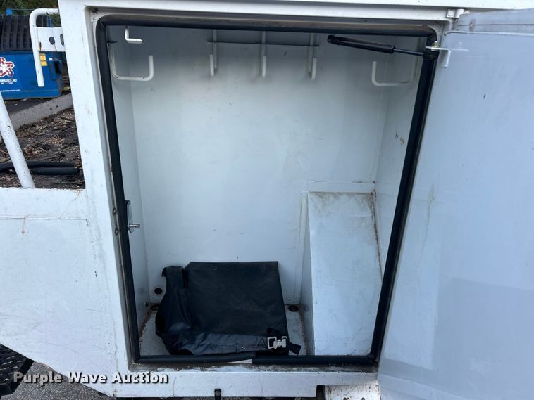 image for item ET6587 2014 International 4300 forestry bucket truck