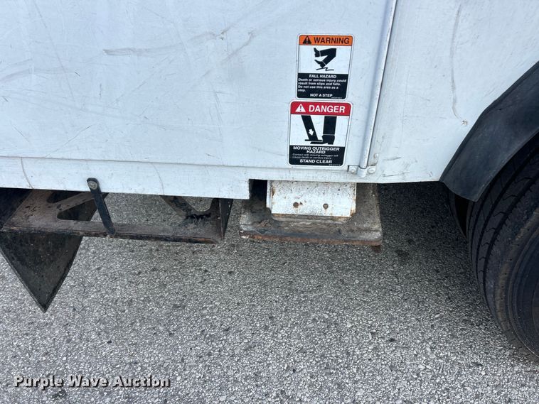 image for item ET6587 2014 International 4300 forestry bucket truck