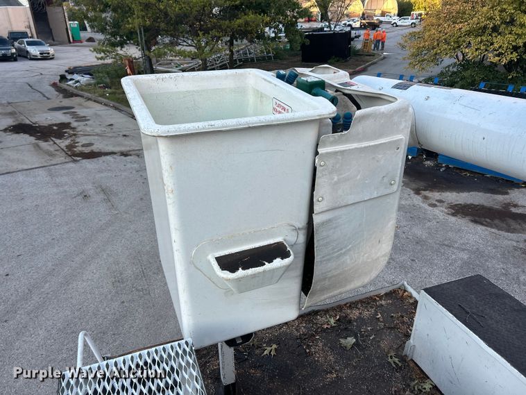 image for item ET6587 2014 International 4300 forestry bucket truck