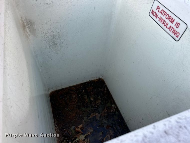 image for item ET6587 2014 International 4300 forestry bucket truck