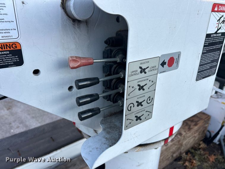 image for item ET6587 2014 International 4300 forestry bucket truck