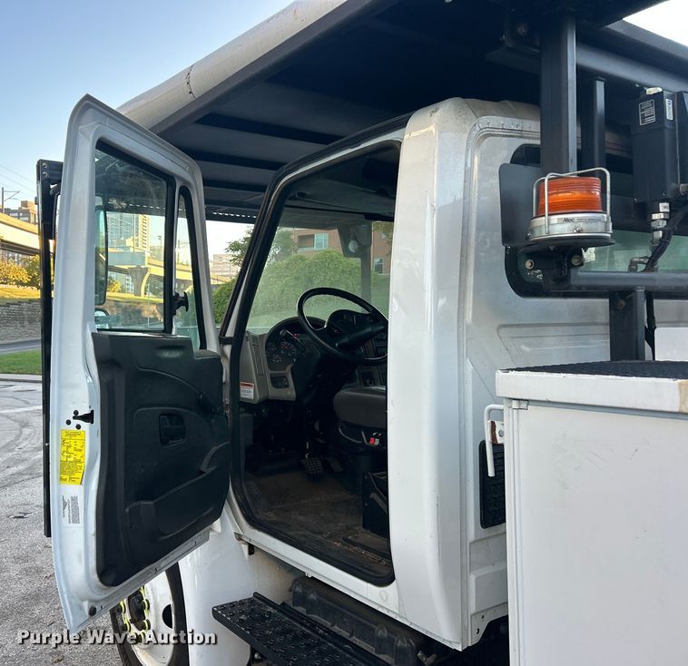 image for item ET6587 2014 International 4300 forestry bucket truck