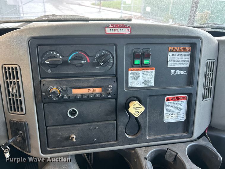 image for item ET6587 2014 International 4300 forestry bucket truck