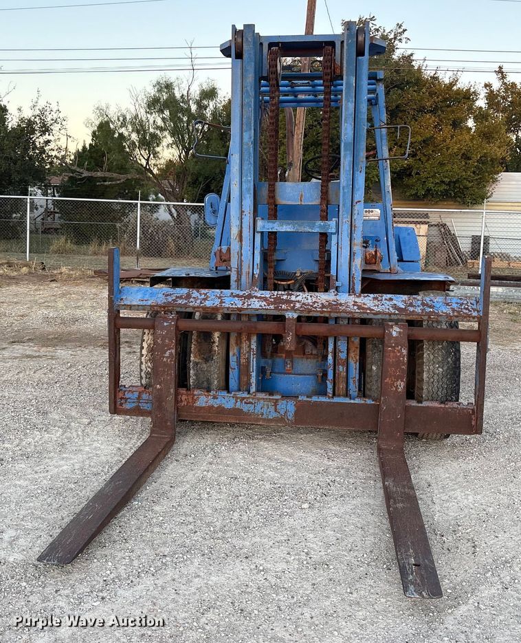 image for item ET7177 Komatsu FD70-3 forklift