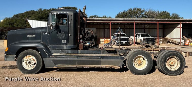 image for item ET7178 1990 Freightliner FLD semi truck