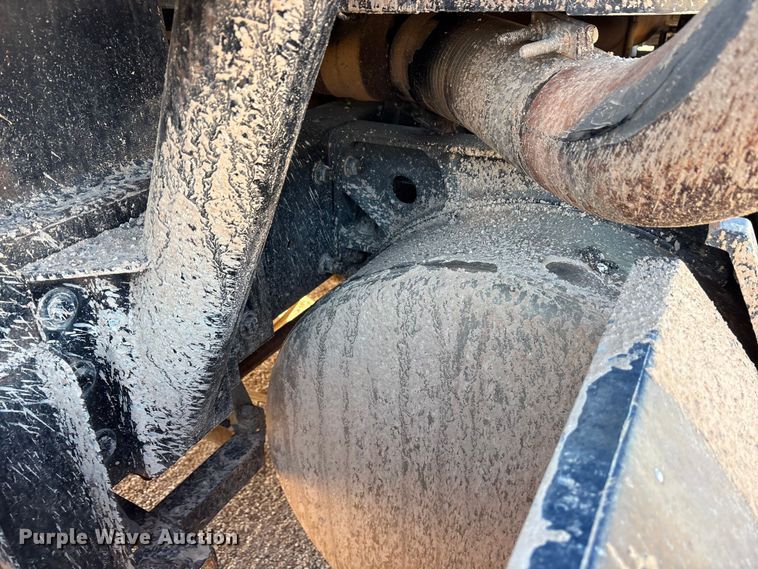 image for item ET7178 1990 Freightliner FLD semi truck