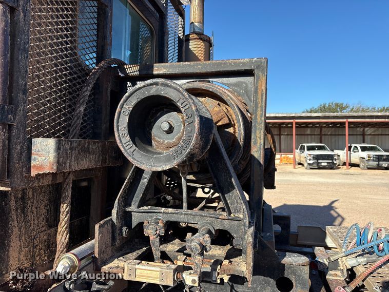 image for item ET7178 1990 Freightliner FLD semi truck