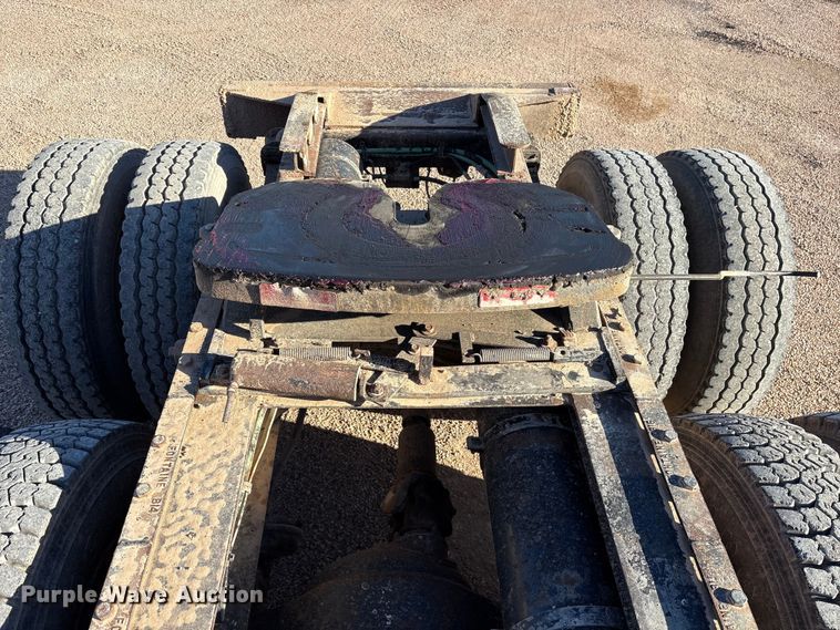 image for item ET7178 1990 Freightliner FLD semi truck