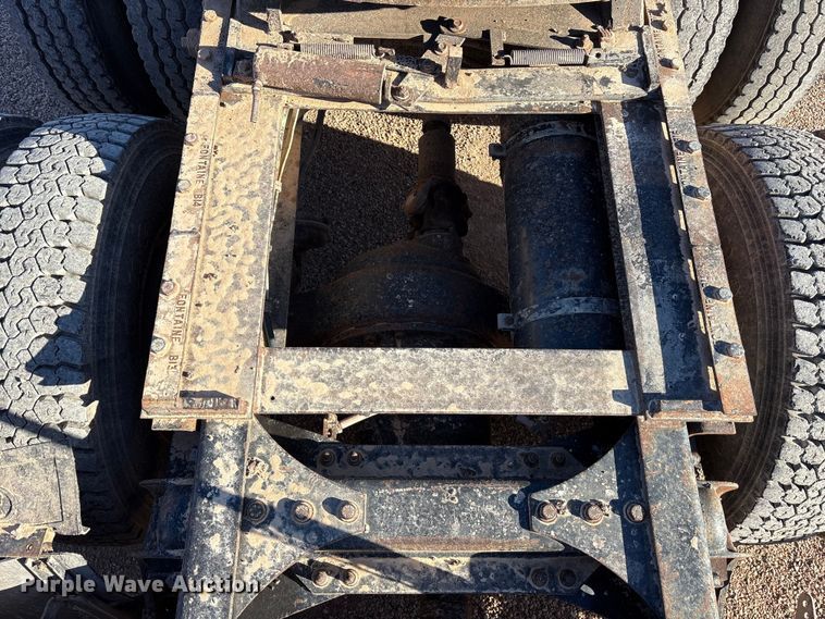 image for item ET7178 1990 Freightliner FLD semi truck