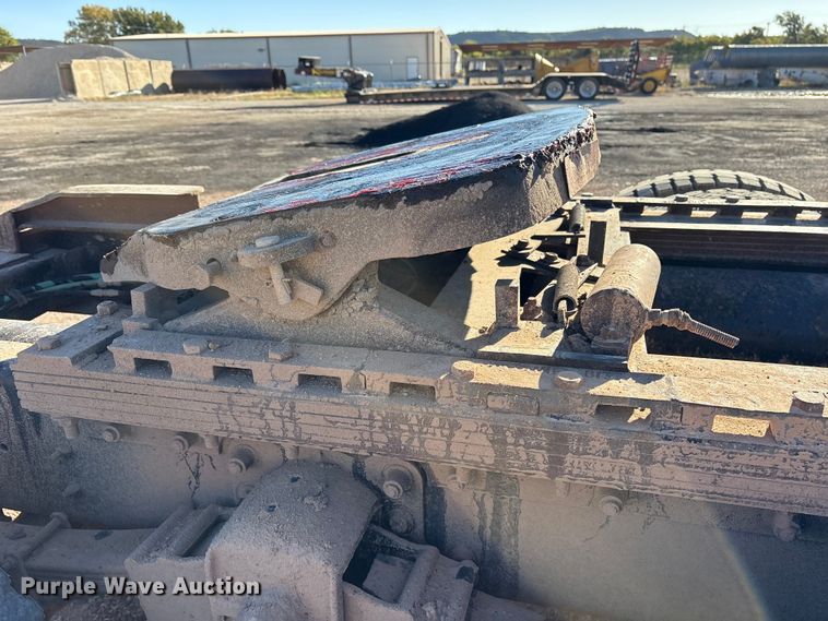 image for item ET7178 1990 Freightliner FLD semi truck