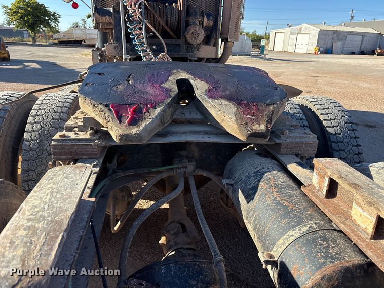 image for item ET7178 1990 Freightliner FLD semi truck