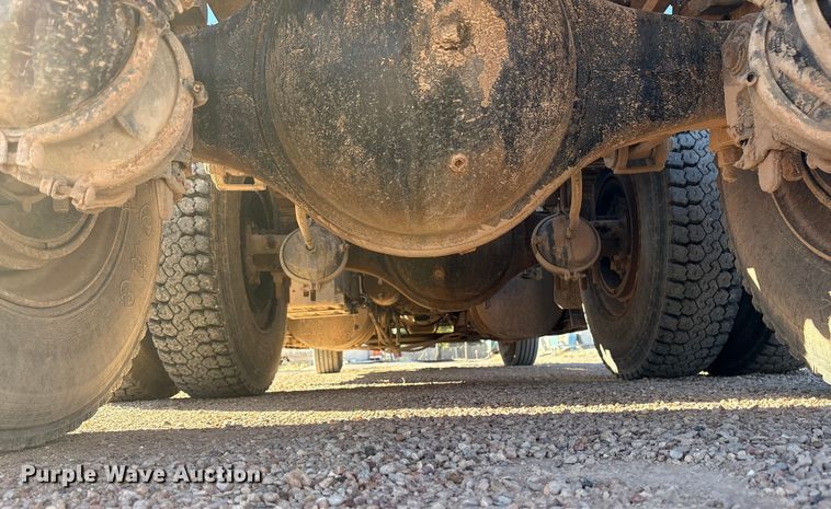 image for item ET7178 1990 Freightliner FLD semi truck