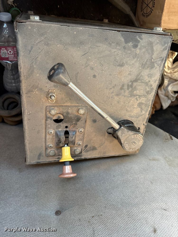 image for item ET7178 1990 Freightliner FLD semi truck