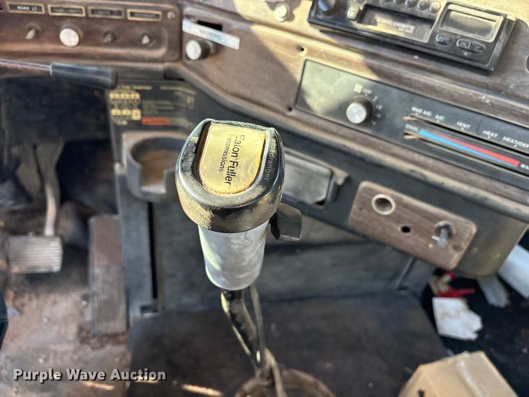 image for item ET7178 1990 Freightliner FLD semi truck