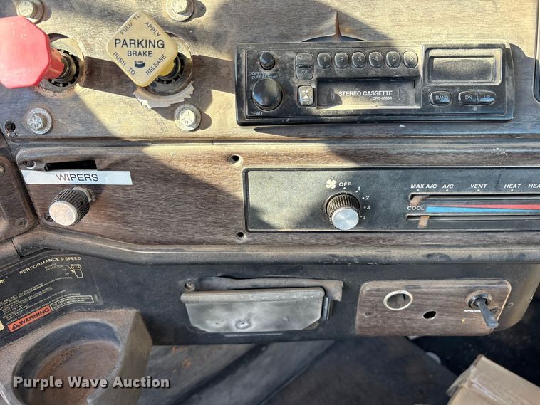 image for item ET7178 1990 Freightliner FLD semi truck