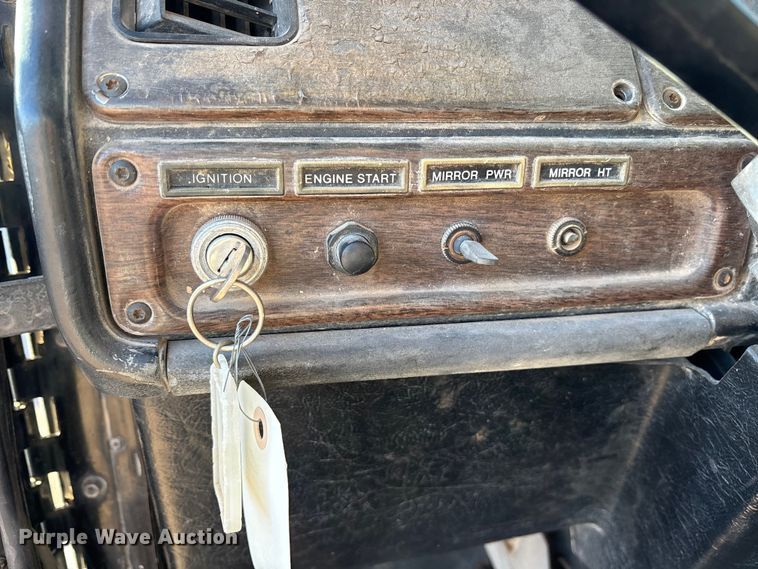 image for item ET7178 1990 Freightliner FLD semi truck