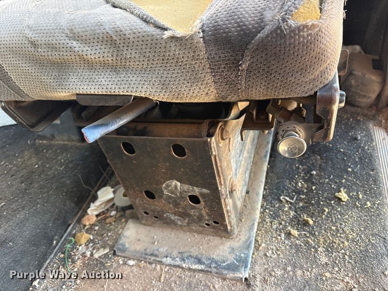 image for item ET7178 1990 Freightliner FLD semi truck