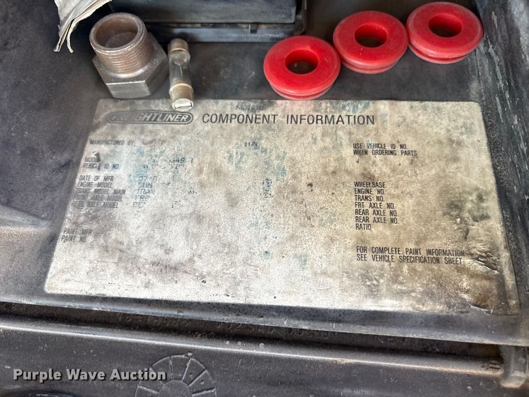 image for item ET7178 1990 Freightliner FLD semi truck