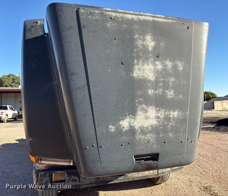 image for item ET7178 1990 Freightliner FLD semi truck