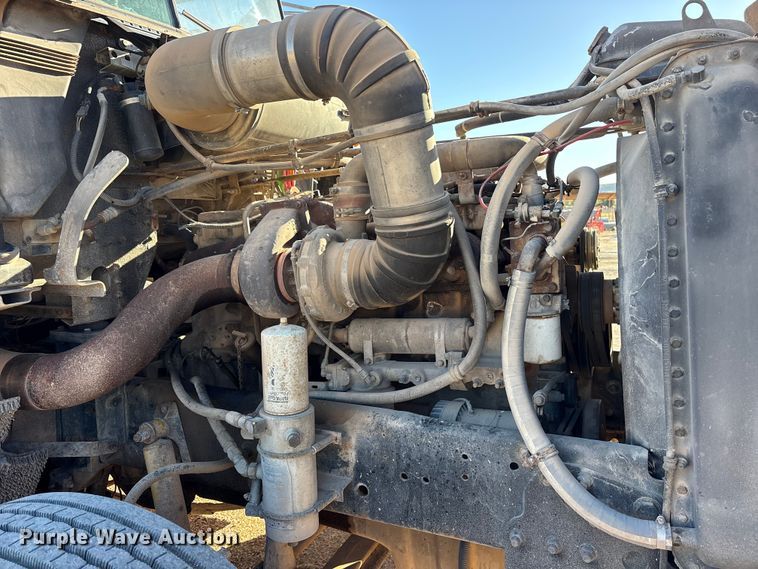 image for item ET7178 1990 Freightliner FLD semi truck