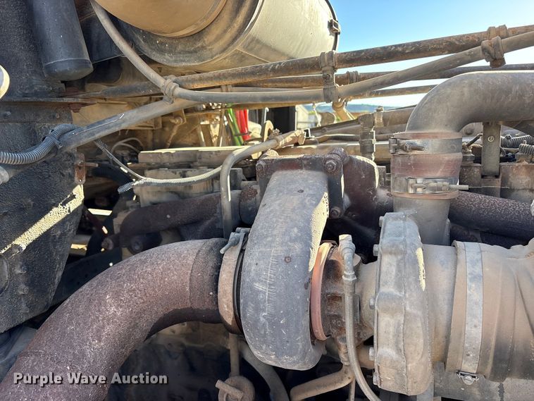 image for item ET7178 1990 Freightliner FLD semi truck