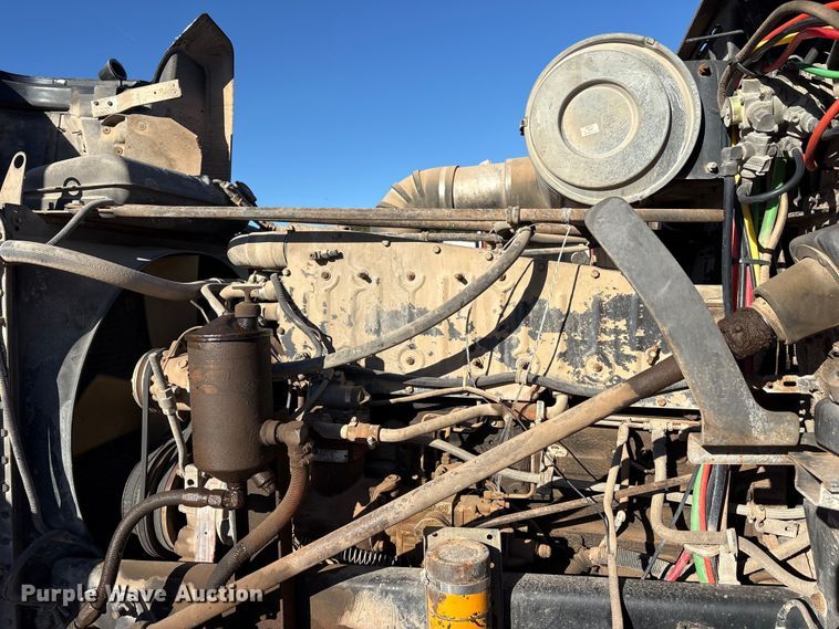 image for item ET7178 1990 Freightliner FLD semi truck