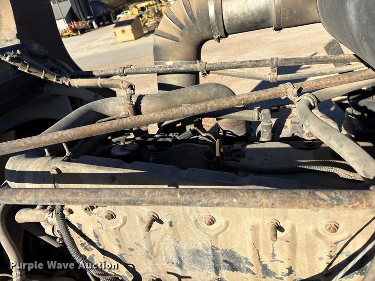 image for item ET7178 1990 Freightliner FLD semi truck