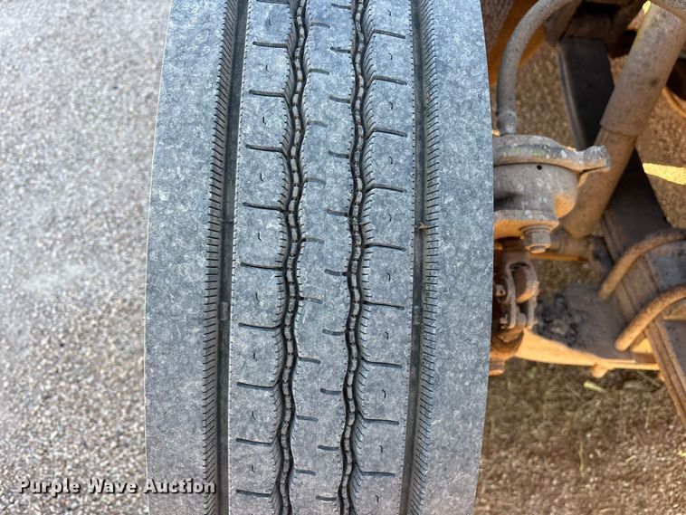 image for item ET7178 1990 Freightliner FLD semi truck