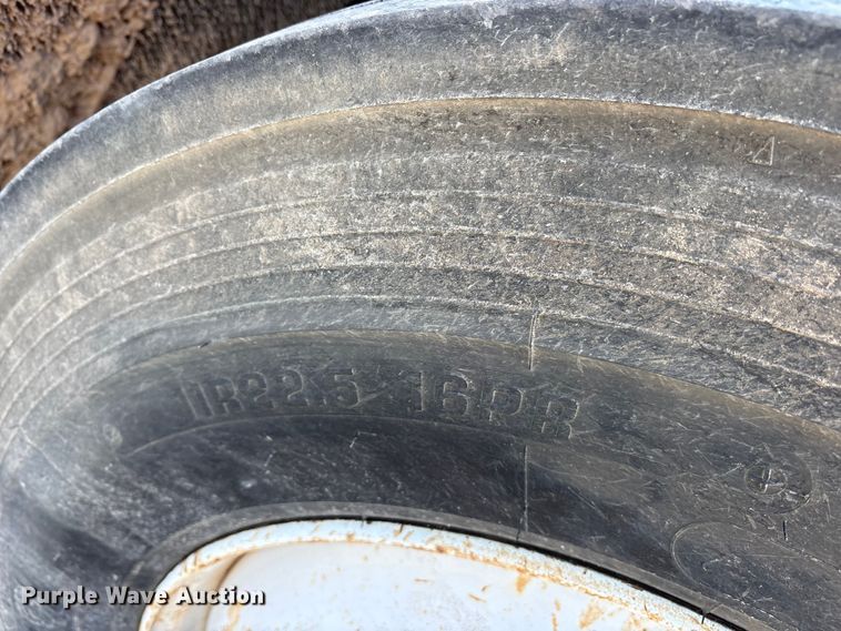 image for item ET7178 1990 Freightliner FLD semi truck