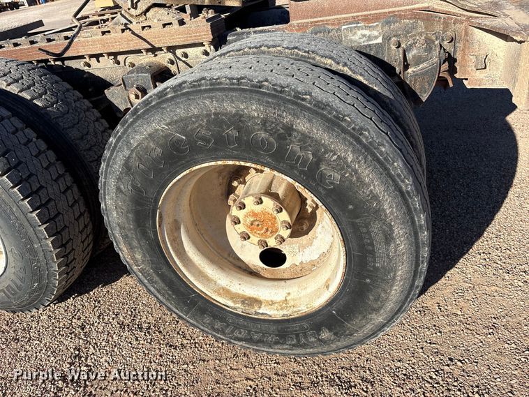 image for item ET7178 1990 Freightliner FLD semi truck