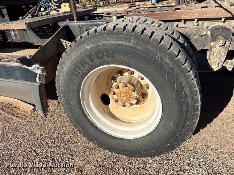 image for item ET7178 1990 Freightliner FLD semi truck