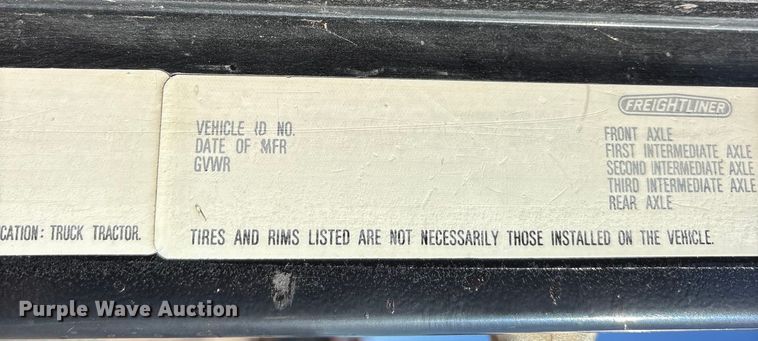 image for item ET7178 1990 Freightliner FLD semi truck