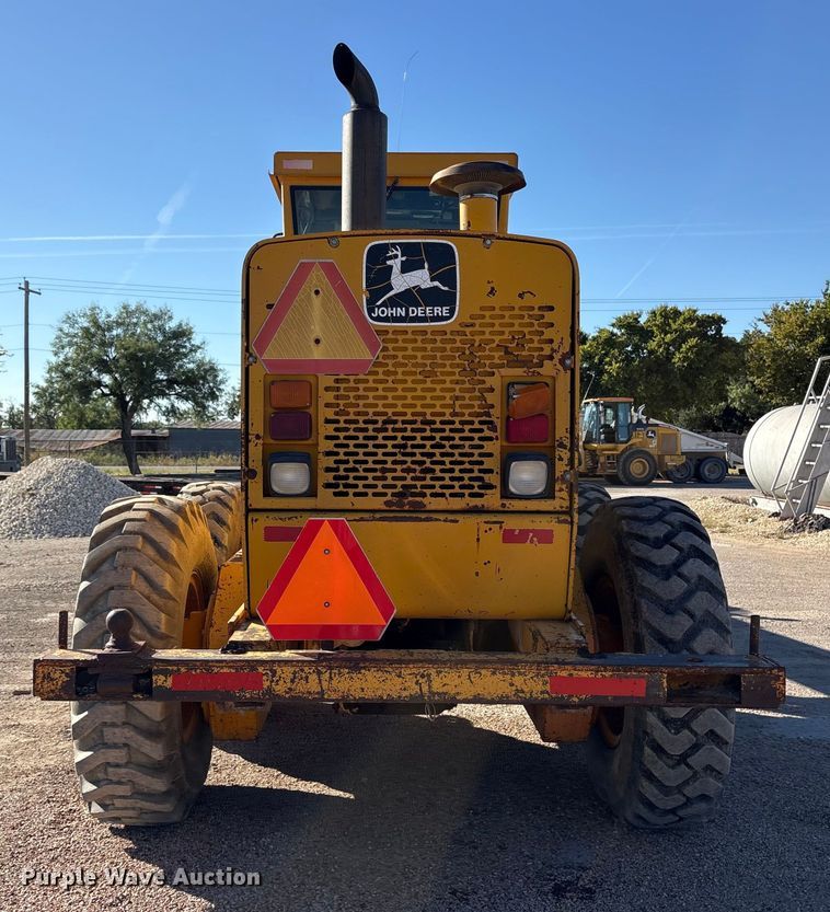 image for item ET7179 1991 John Deere 770BH motor grader