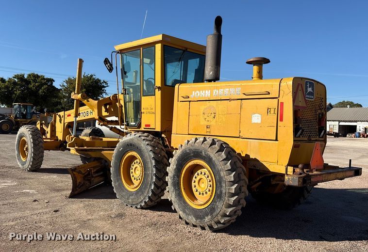 image for item ET7179 1991 John Deere 770BH motor grader