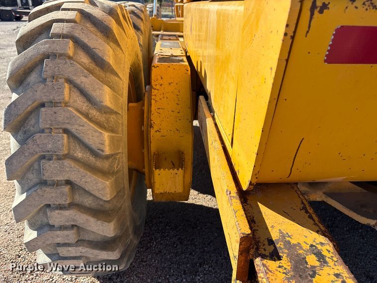 image for item ET7179 1991 John Deere 770BH motor grader