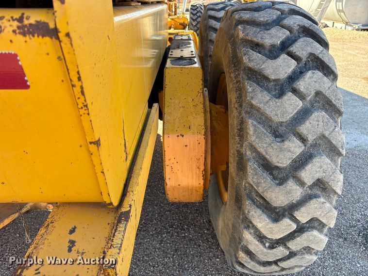 image for item ET7179 1991 John Deere 770BH motor grader